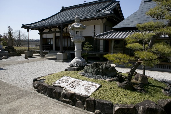 宅原寺の人形供養
