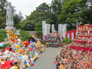 南林寺の人形供養